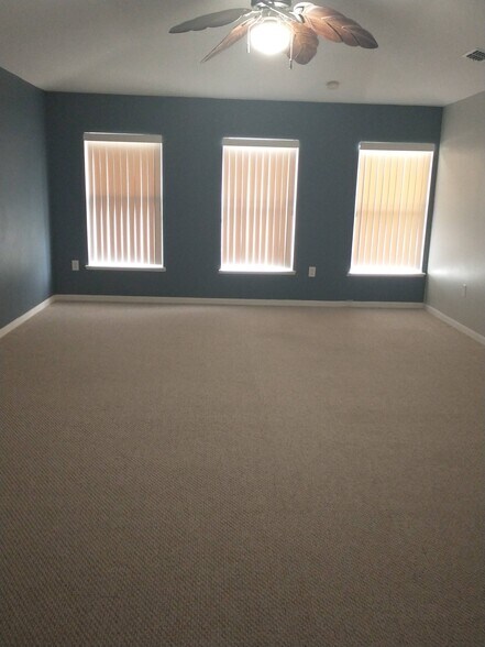 Building Photo - 1049 Tawny Eagle Dr