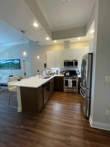 Updated kitchen with stainless steel appliances, motion under-cabinet lighting, wine drawer fridge, - 1700 N Emerson St