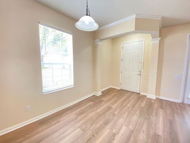 Building Photo - 12856 Salomon Cove Dr