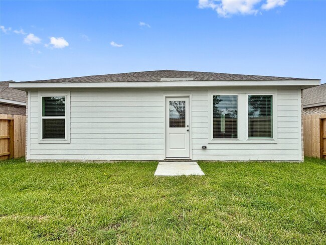 Building Photo - 6022 Starling Dr