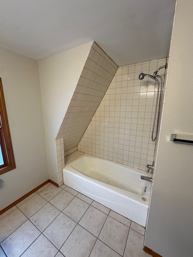 Building Photo - 1914 Auburn St