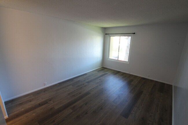 Building Photo - Large 2-bedroom condo at the Plaza Condos in Pacific Beach