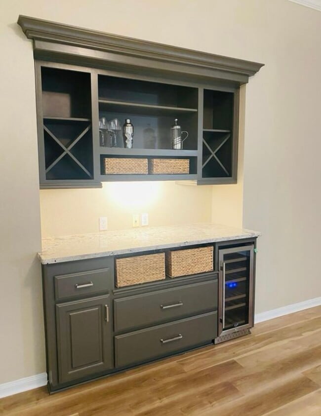 Building Photo - 3816 Whispering Oaks