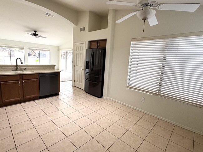 Building Photo - 1870 E Purple Martin Ln