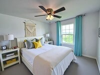 Building Photo - 3 Bedroom 2.5 Bathroom Townhome in Palmyra