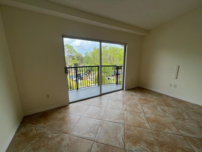 Building Photo - 500 Crestwood Ct N