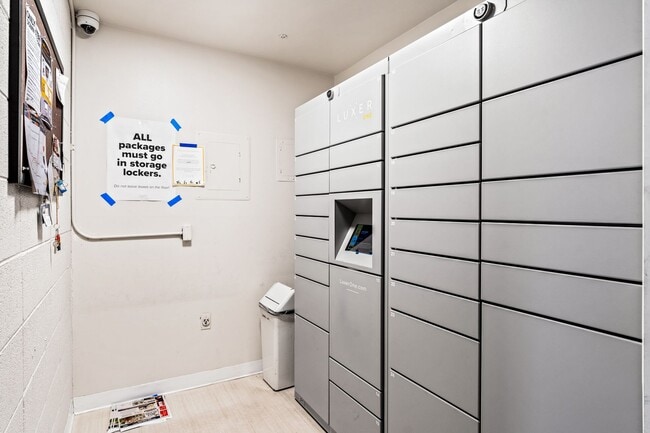 Building Photo - 1-Bed, 1-Bath 818sqft Condo in Capitol Hill for Rent — Parking, In-Unit Washer/Dryer & Space Need...