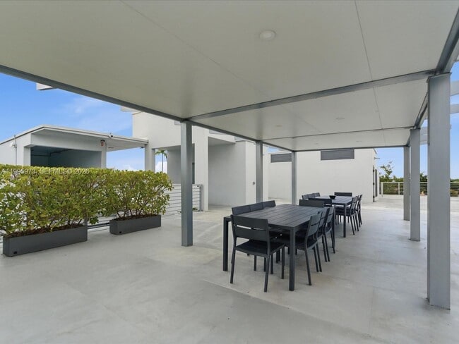 Building Photo - 529 SW 11th St