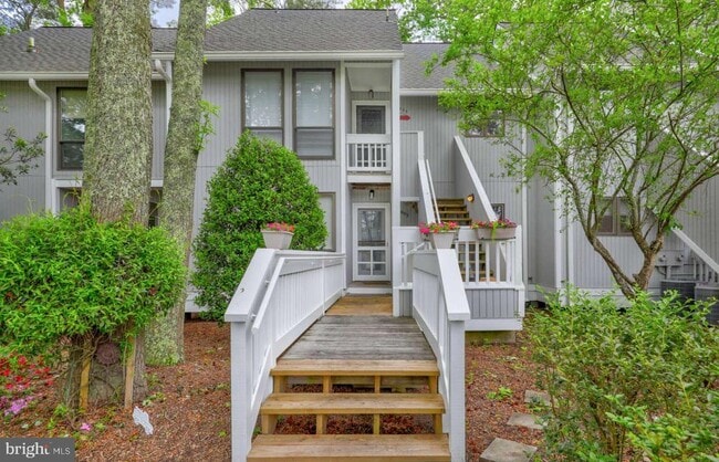 Building Photo - 39633 Round Robin Way
