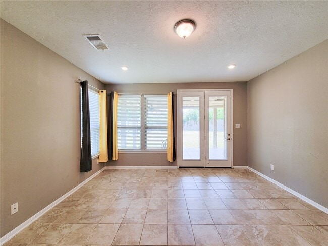 Building Photo - 14202 Persimmon Woods Dr