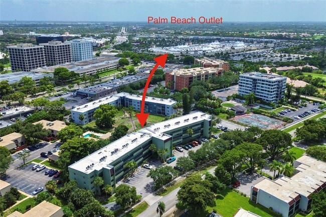 Building Photo - 1638 Embassy Dr