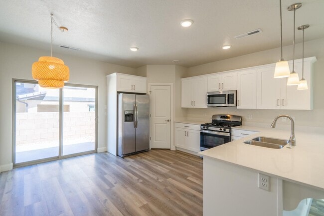 Building Photo - 548 N 550 W