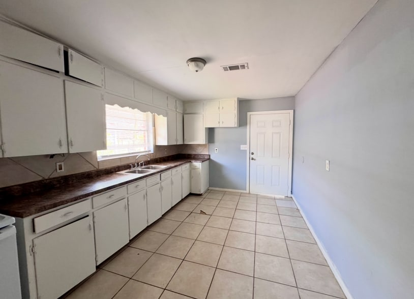 Building Photo - 7005 2nd Ave S