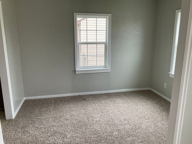 Building Photo - Cute 2 bedroom for rent