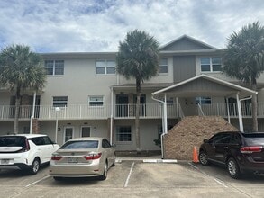 Building Photo - 1600 Woodland Dr