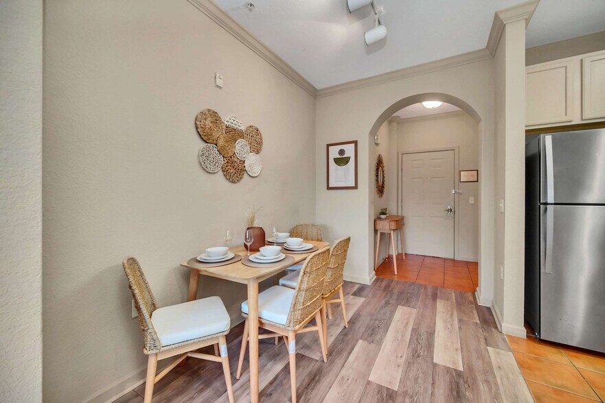 Building Photo - 14200 Avalon Rd