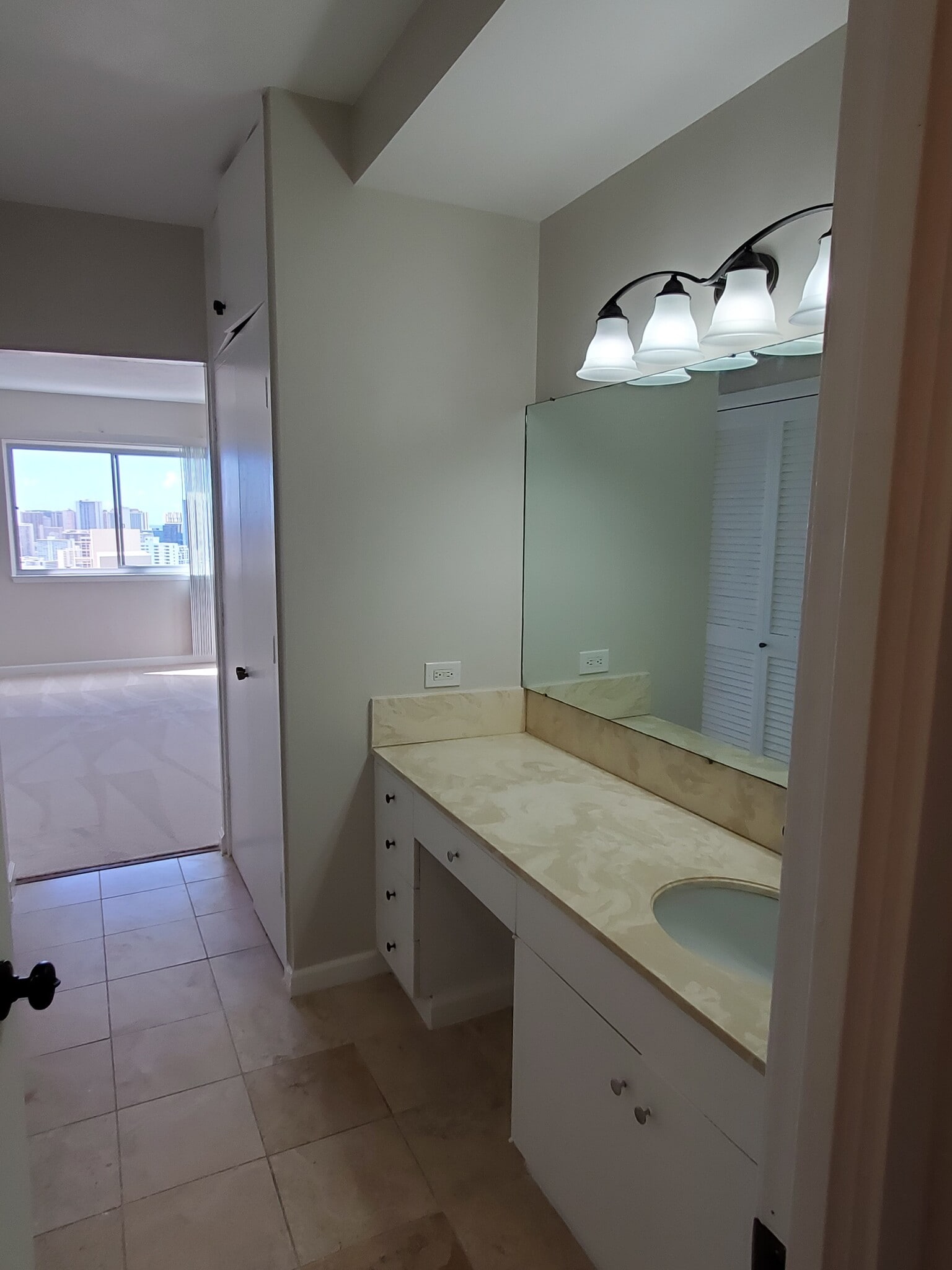 Bathroom looking into bedroom - 999 Wilder Ave