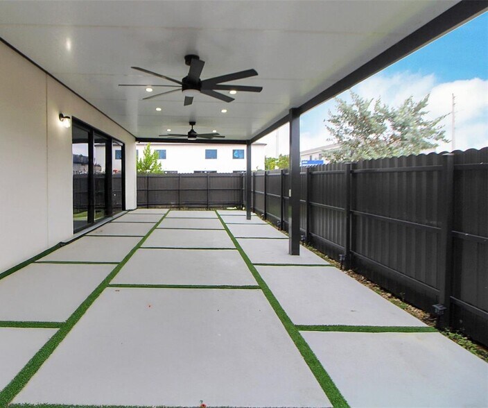 Building Photo - 320 NW 13th Ct