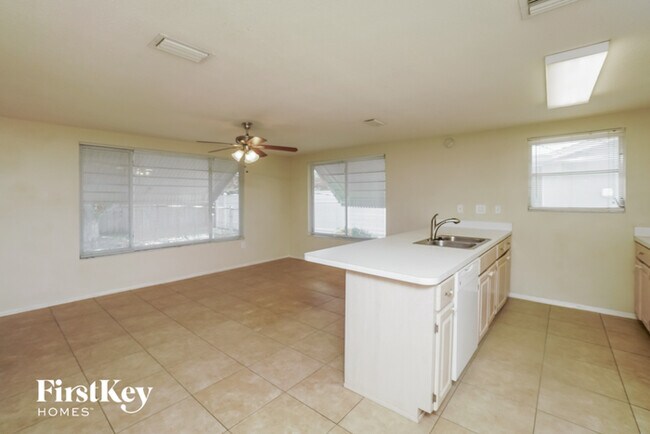 Building Photo - 10134 Oleander Dr