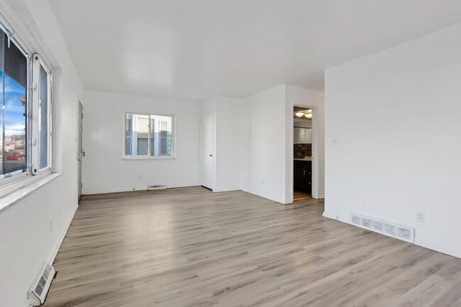 Building Photo - 1699 E Weber Rd