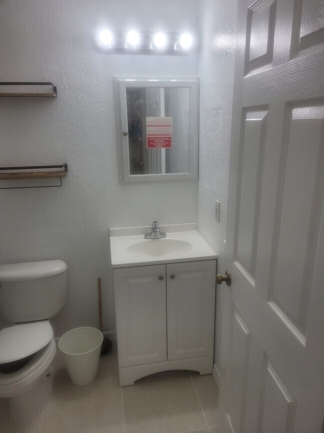 Building Photo - 850 S Tamiami Trl