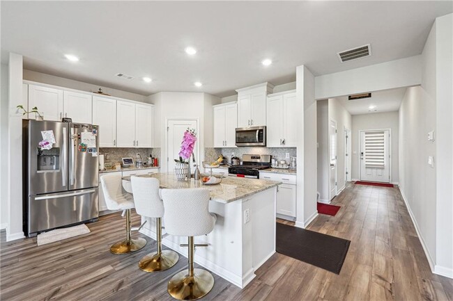 Building Photo - 446 Ravine Dr