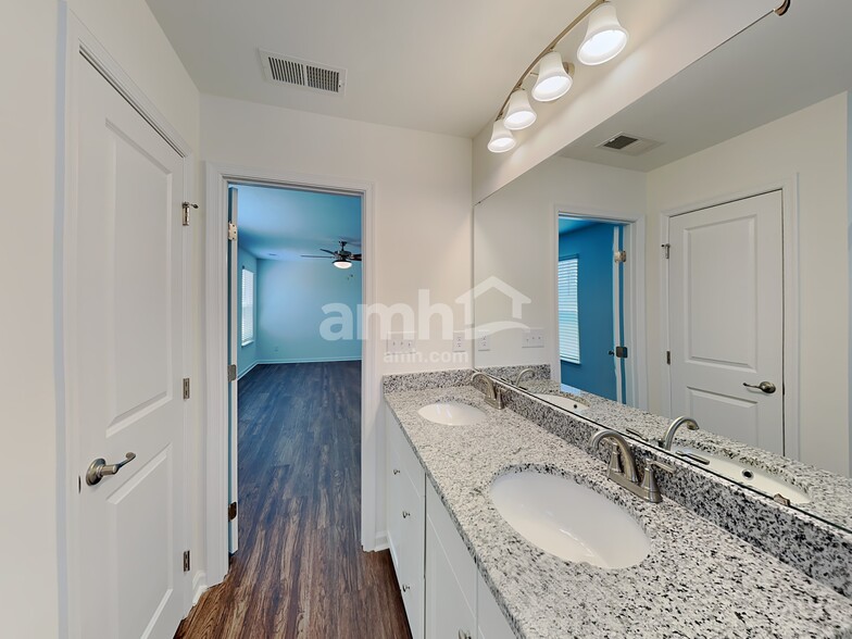 Building Photo - 648 Hamilton Park Dr