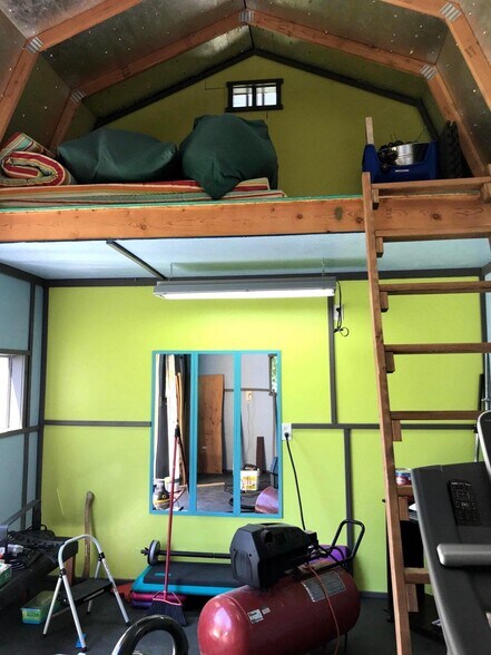 She shed - 2633 W Apperson Dr
