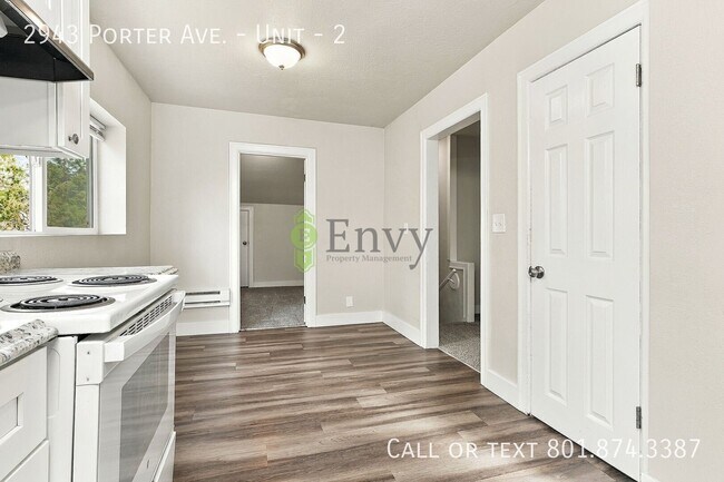 Building Photo - 2943 Porter Ave