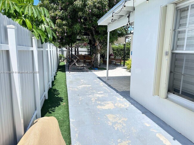 Building Photo - 6174 W 14th Ct