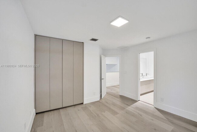 Building Photo - 4100 E Gardenia Ave