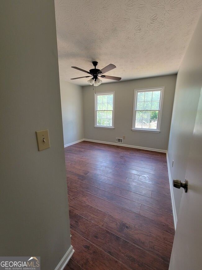 Building Photo - 679 Wellington Way