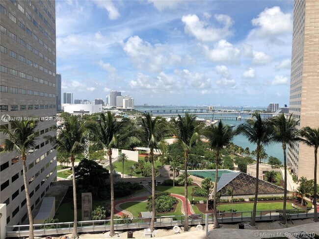 Building Photo - 325 S Biscayne Blvd