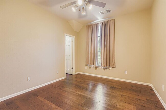 Building Photo - 1028 Horseback Hollow