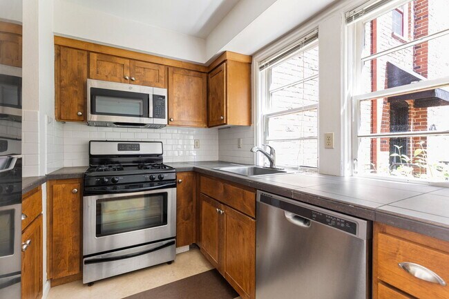 Building Photo - 235 NE 61st Ave