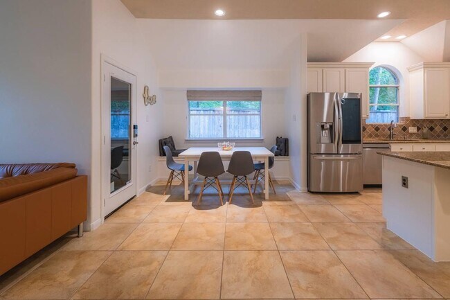 Building Photo - 6 Avenswood Pl