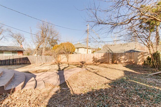 Building Photo - 2912 Cummings Dr