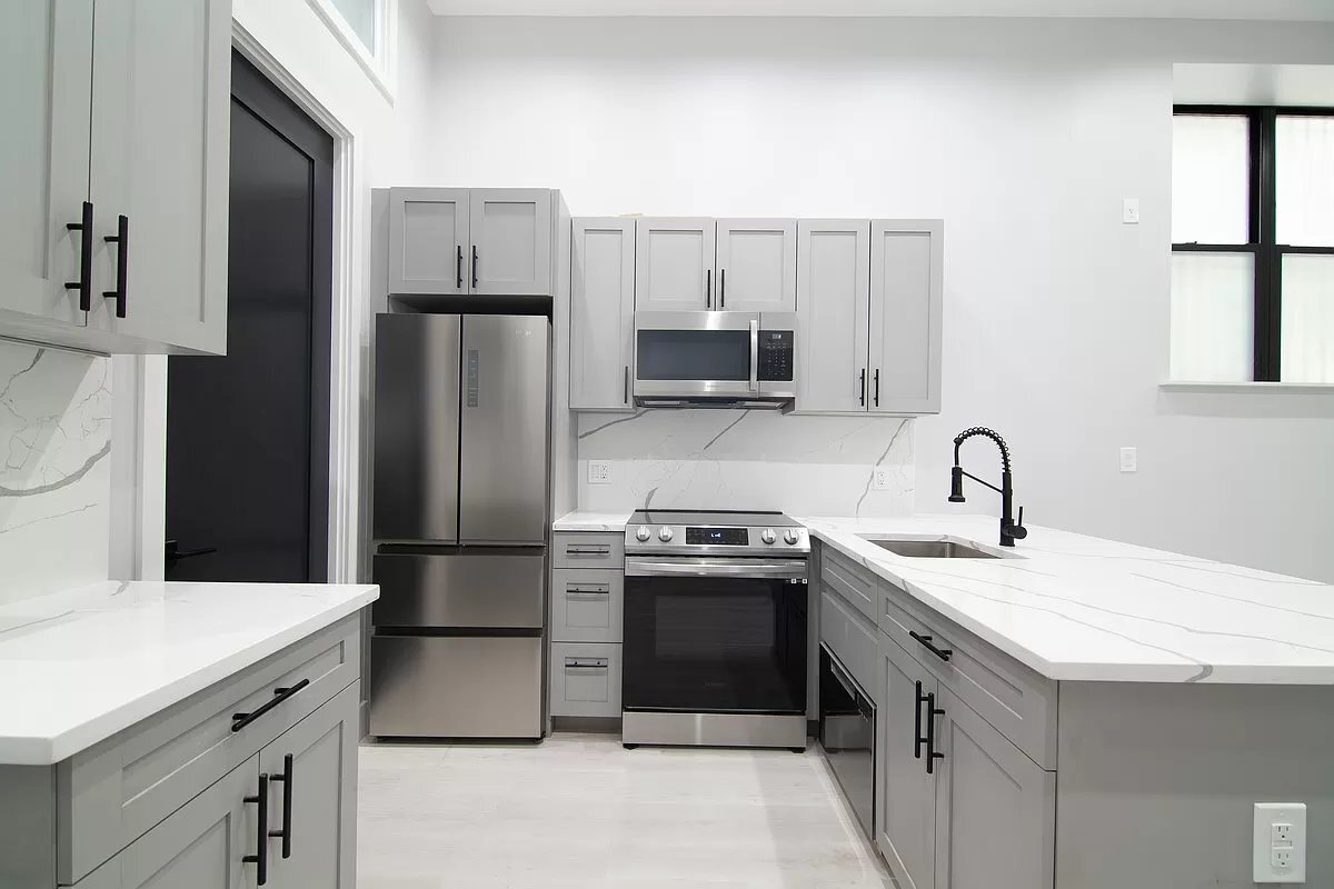 Building Photo - Large 1 bedroom with additional sleep loft