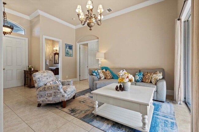 Building Photo - 5829 NW Zenith Dr