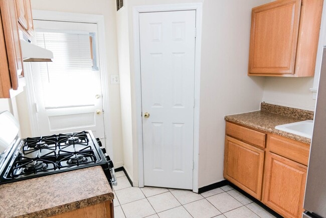 Building Photo - 1518 Porter St