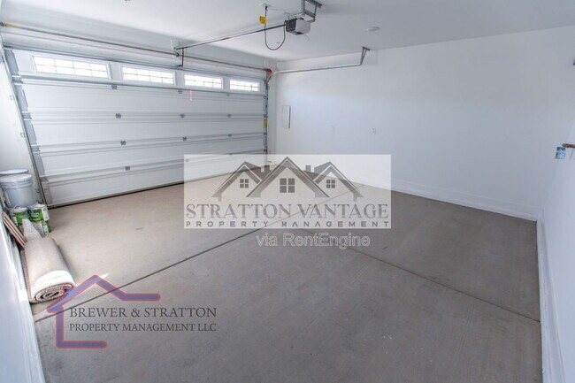 Building Photo - 9638 E Tesla Ave