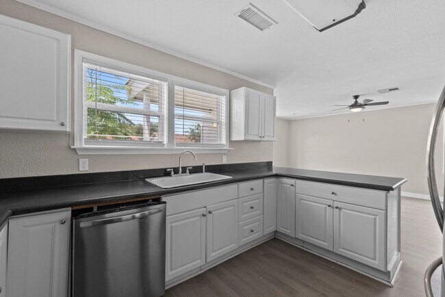 Building Photo - 5309 Perry Ave