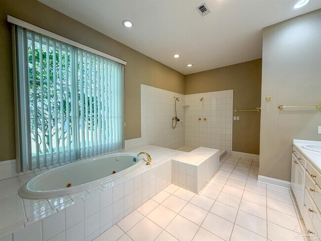 Building Photo - 1218 Ganges Trail