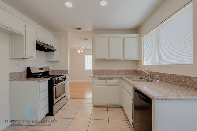 Building Photo - 4 Bed 3 Bath Single Family House with Large Backyard in Moreno Valley