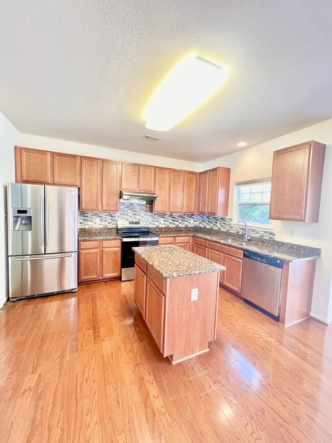 Building Photo - 109 Zebulon Ct