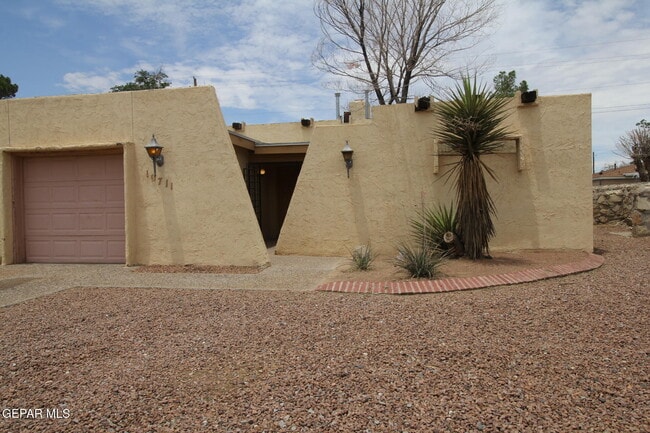 Primary Photo - 10711 Ivanhoe Dr