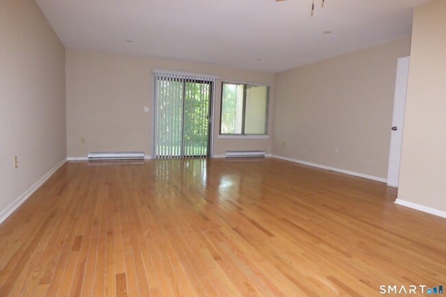 Building Photo - 35 Mountain Laurel Ct