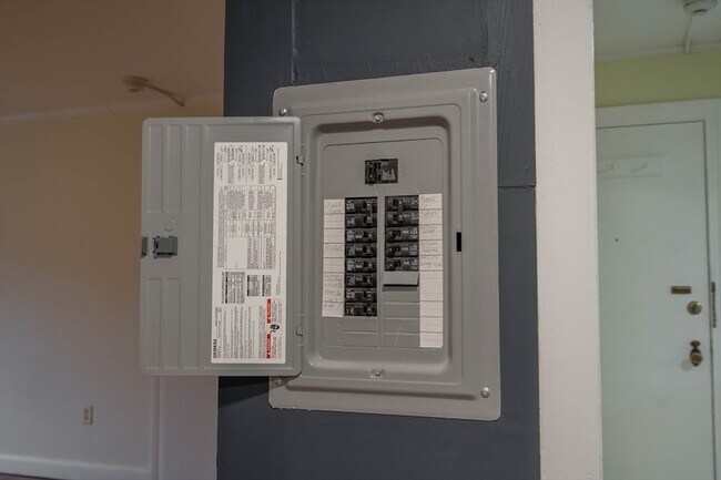 Building Photo - 20 Ashland St