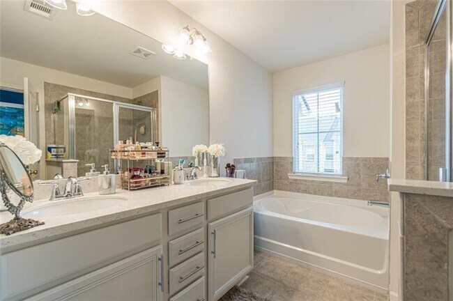 Building Photo - 1506 River Oak Ln