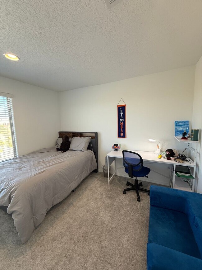 Building Photo - Villas de Los Soleras - Pristine 3 bdr, 2 1/2 bath Townhome, 2 car garage & Views!